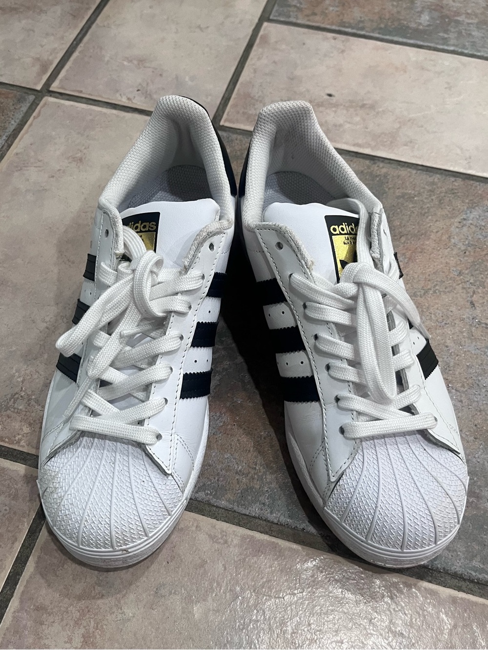 ADIDAS Superstar Size 8 / 40 womens